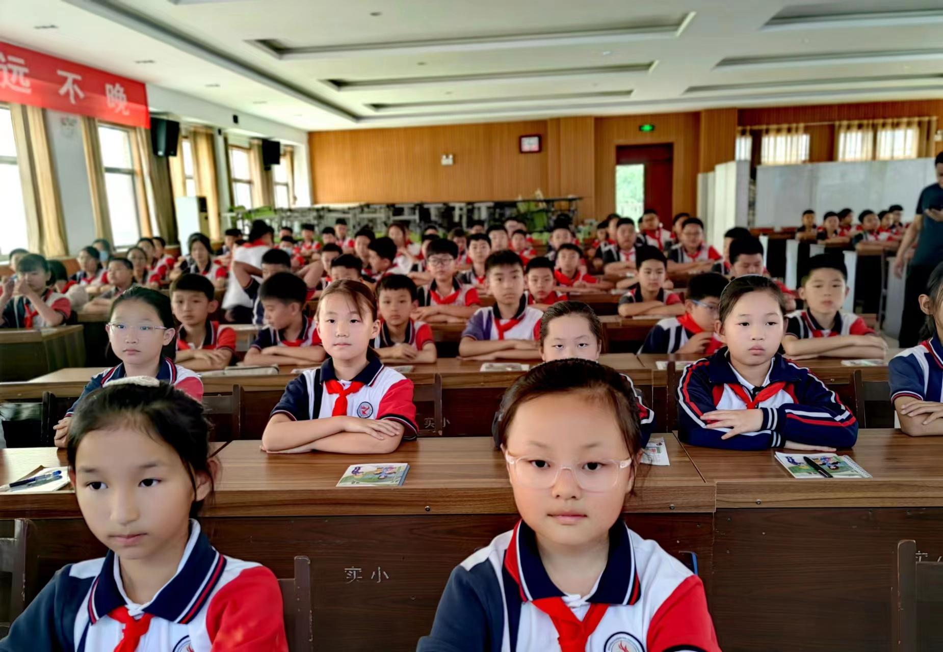 薛城区小学领导团队，引领未来教育的新力量